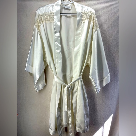 Vtg Val Mode Robe Women's Small White Satin Kimono Embroidered Floral Lace Bride - Picture 1 of 8